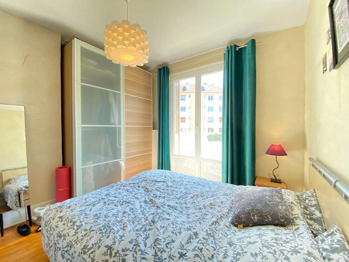 Appartement 3 Pieces Renove, Proche Centre-Ville D'Annecy, Balcon Et Equipements Modernes - Fr-1-432-14