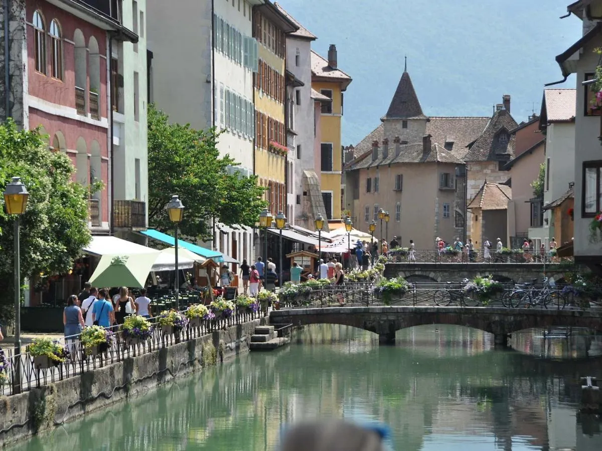 Appartement 3 Pieces Renove, Proche Centre-Ville D'Annecy, Balcon Et Equipements Modernes - Fr-1-432-14 0*, Annecy France